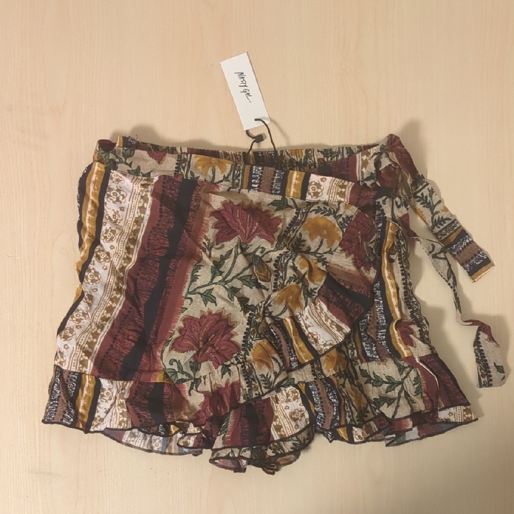 NEW - Nasty Gal Floral Patterned Women's Shorts